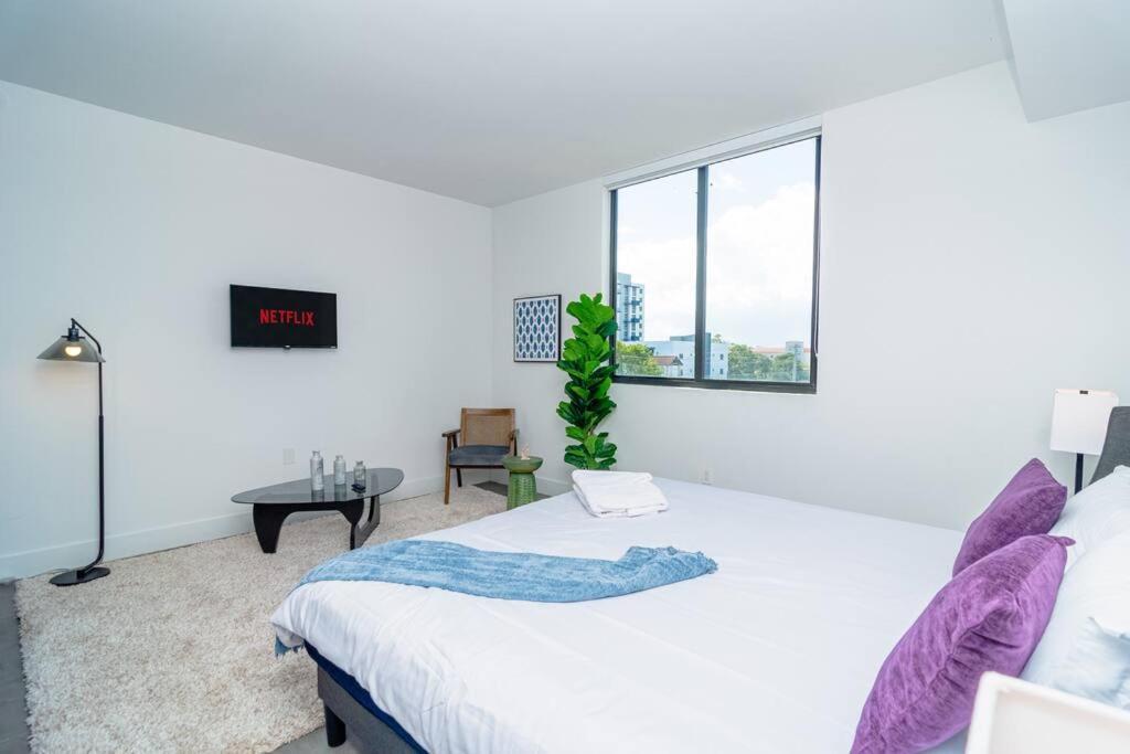 Apartment King Bed Brand New Oasis Minutes To Brickell Miami