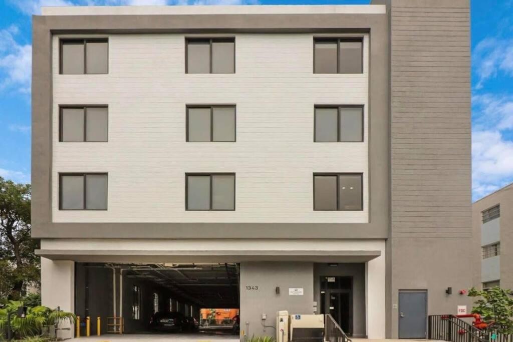 King Bed Brand New Oasis Minutes To Brickell Apartamento *